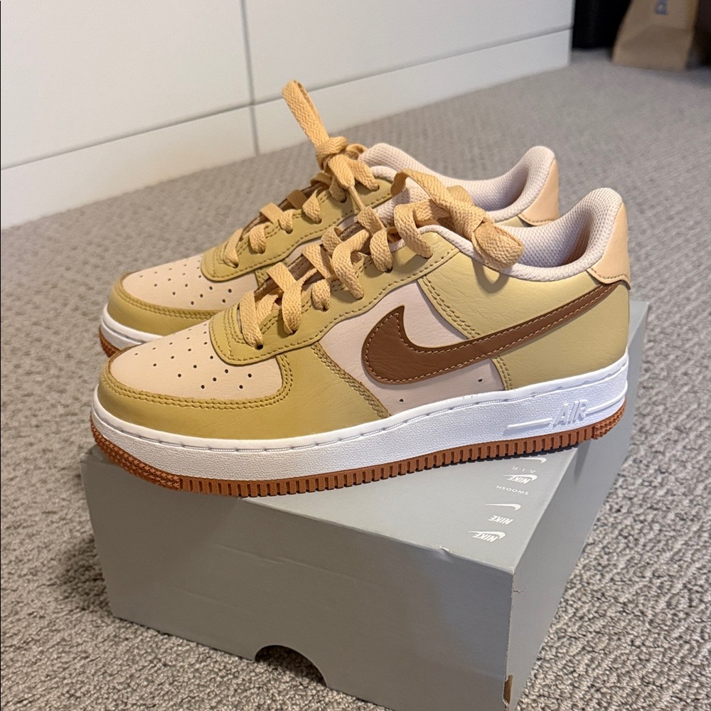 New Nike Air Force size kids 4.5/ women’s 6
